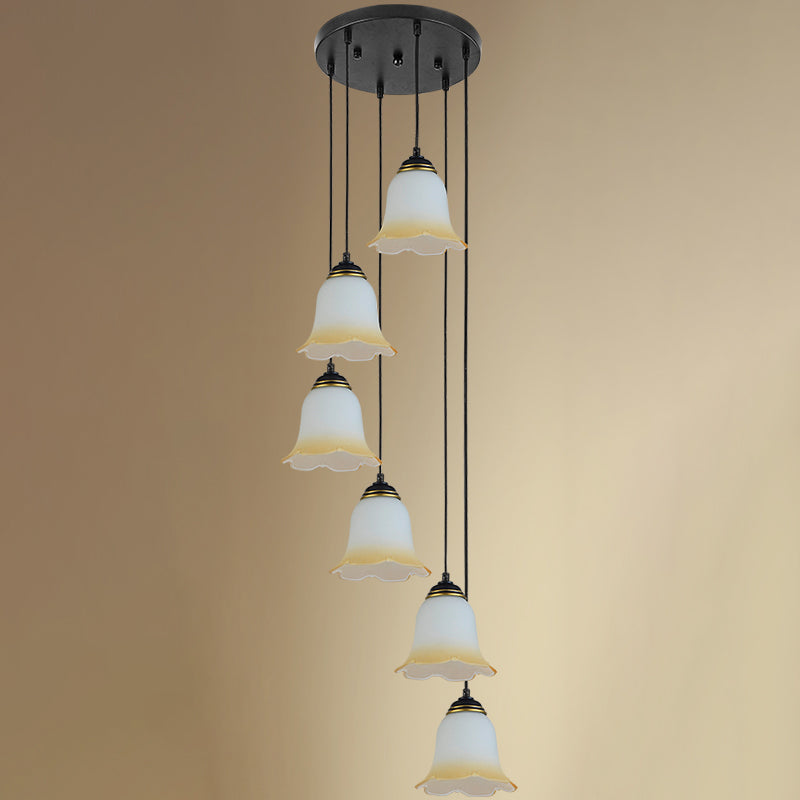 Suspension d'escalier minimaliste en forme de fleur noire avec verre dépoli et auvent rond