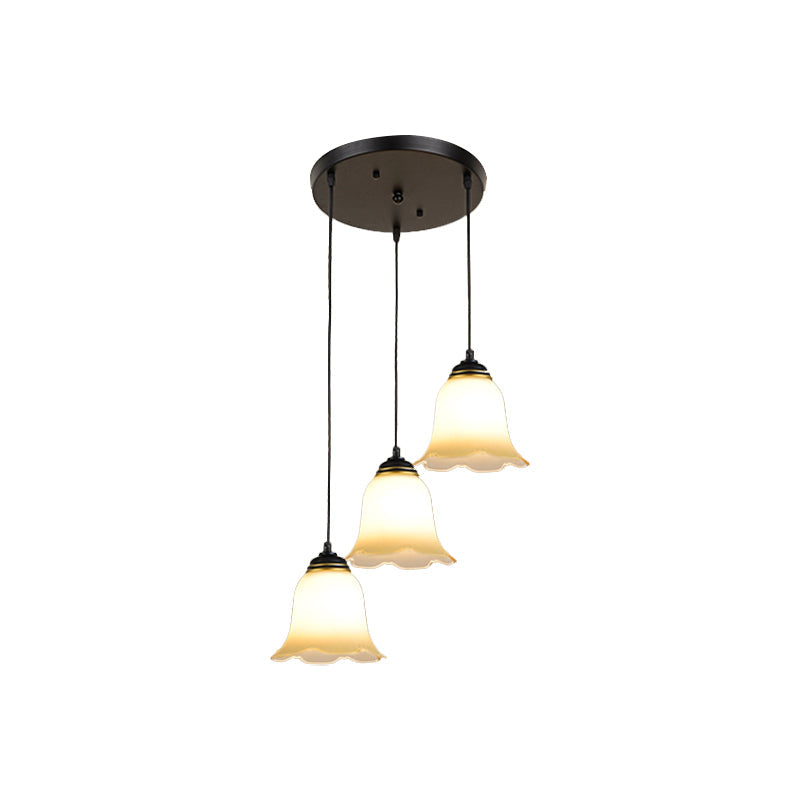 Suspension d'escalier minimaliste en forme de fleur noire avec verre dépoli et auvent rond