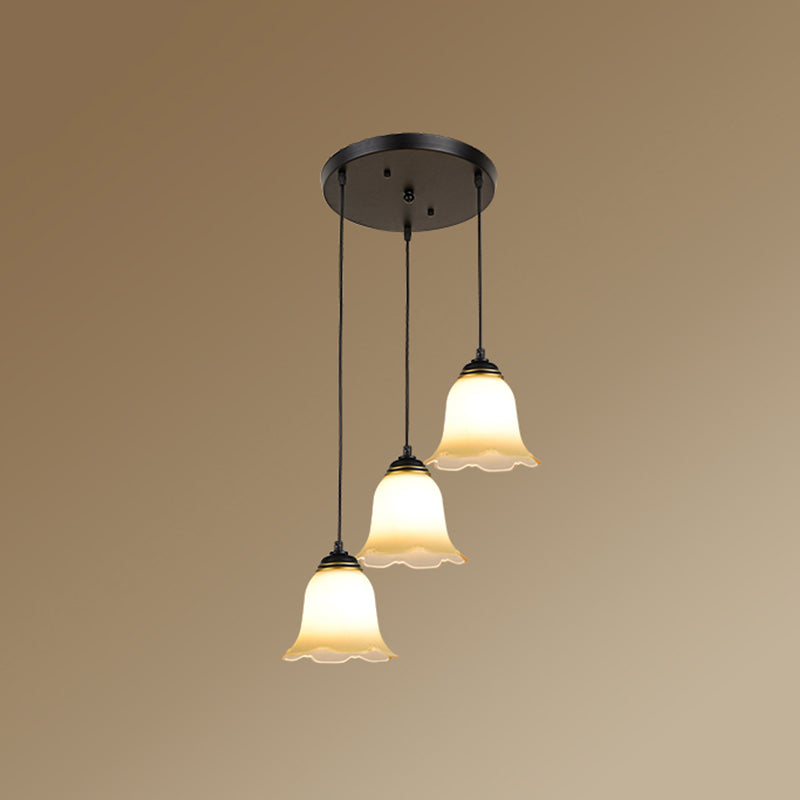 Suspension d'escalier minimaliste en forme de fleur noire avec verre dépoli et auvent rond