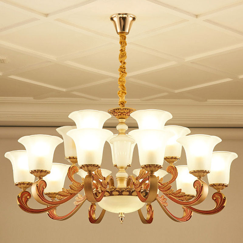 Lustre suspendu doré avec verre dépoli pour un éclairage de chambre moderne