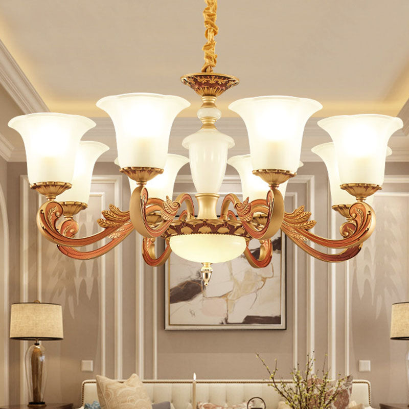 Lustre suspendu doré avec verre dépoli pour un éclairage de chambre moderne