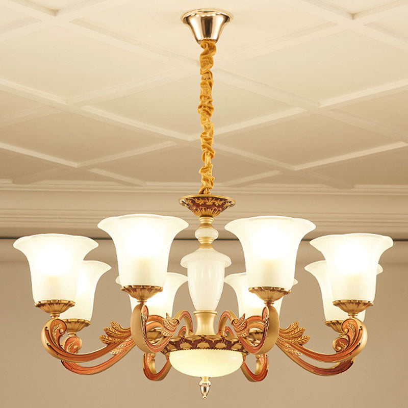 Lustre suspendu doré avec verre dépoli pour un éclairage de chambre moderne