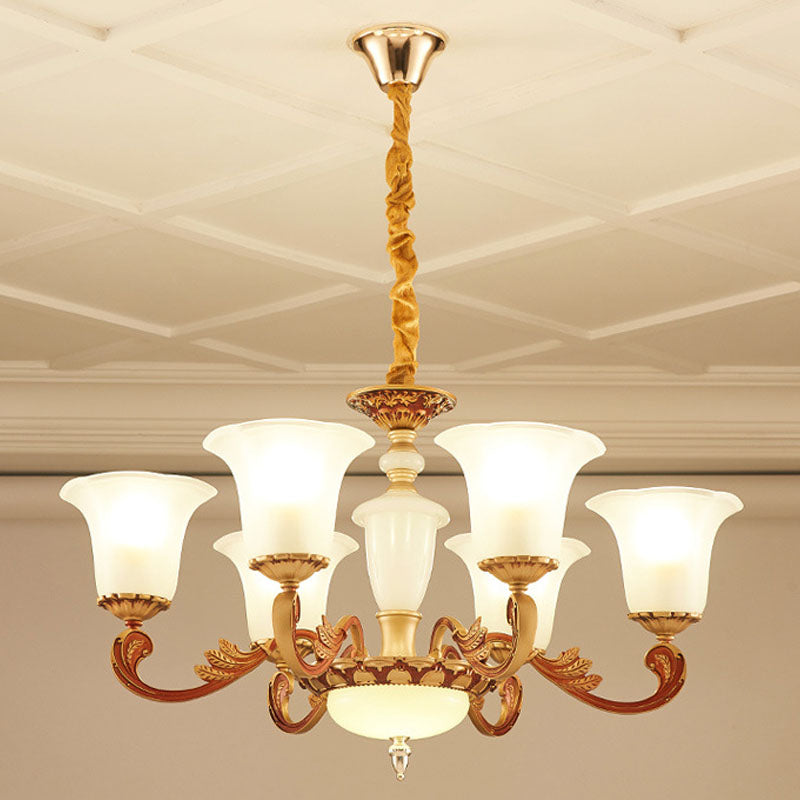 Lustre suspendu doré avec verre dépoli pour un éclairage de chambre moderne