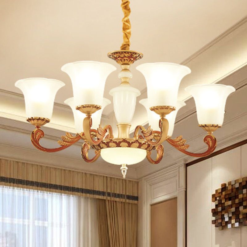 Lustre suspendu doré avec verre dépoli pour un éclairage de chambre moderne