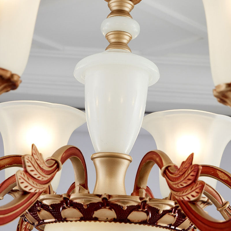 Lustre suspendu doré avec verre dépoli pour un éclairage de chambre moderne