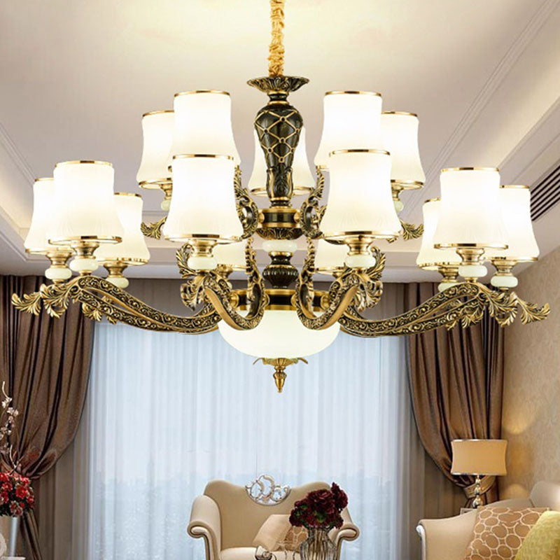 Lustre conique moderne en laiton avec éclairage suspendu en verre blanc pour le salon