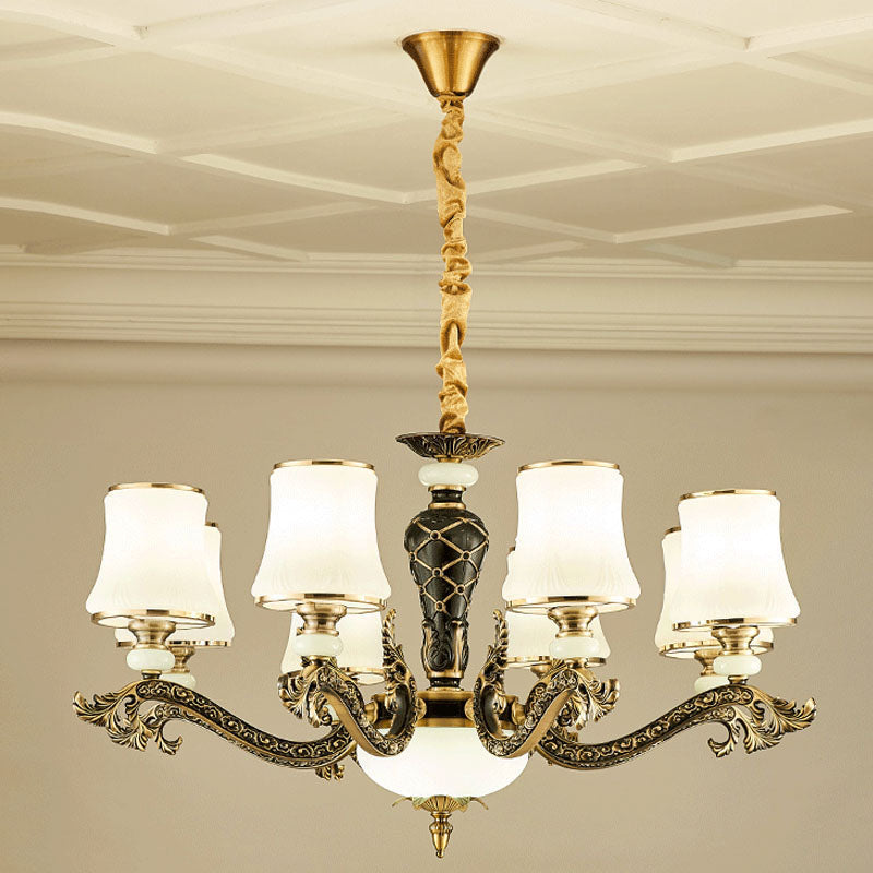 Lustre conique moderne en laiton avec éclairage suspendu en verre blanc pour le salon