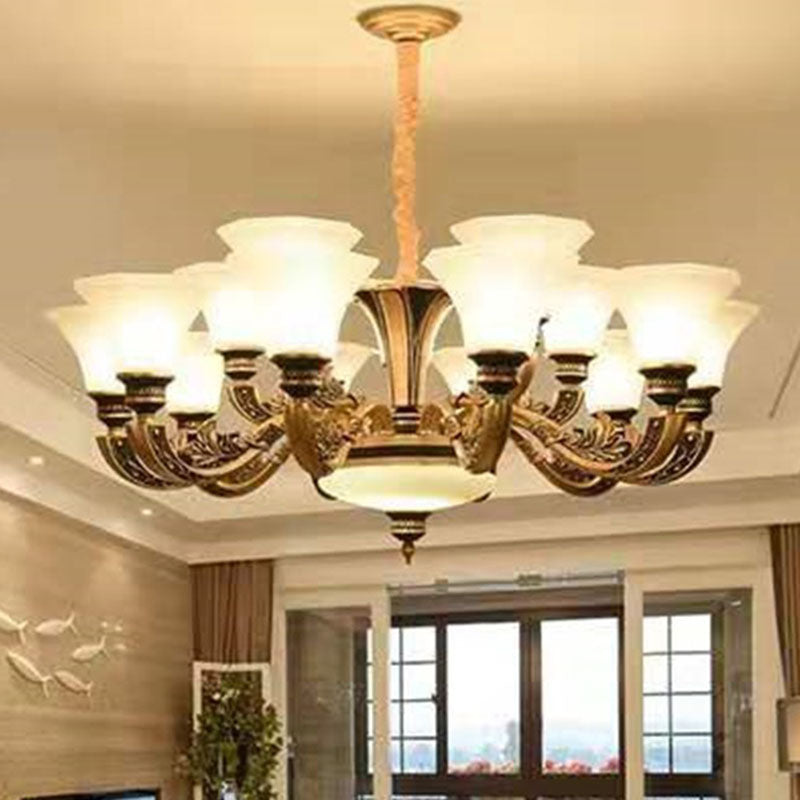 Lustre suspendu moderne en forme de cloche avec panneau doré et abat-jour en verre givré opalin