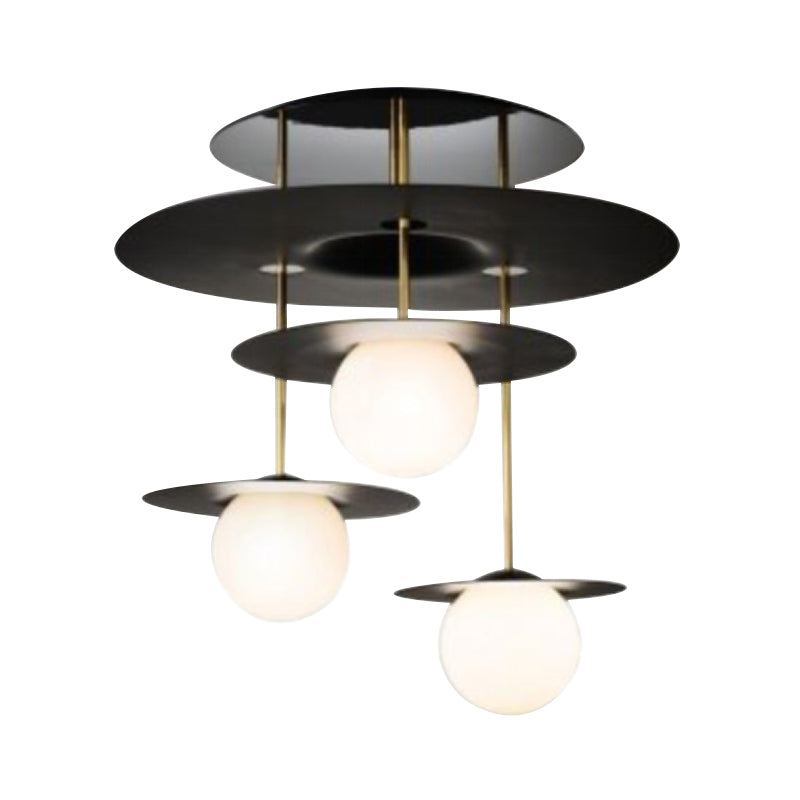 Plafonnier semi-encastré en métal élégant avec design à 3 têtes : éclairage de plafond noir moderne avec abat-jour en verre opale