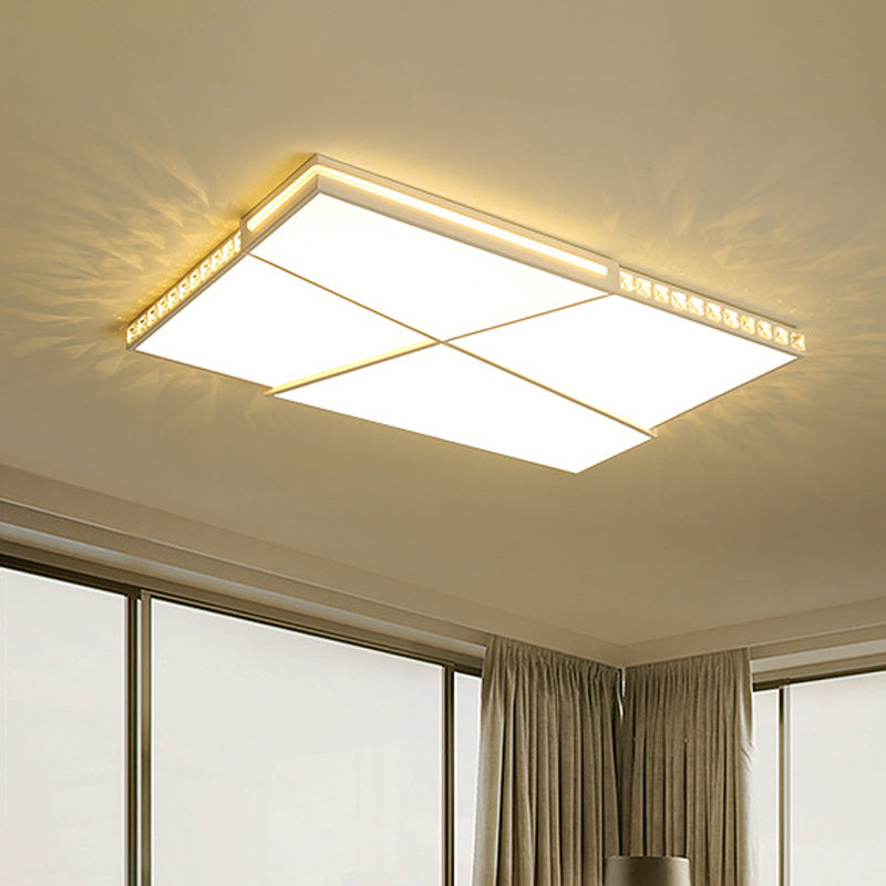 Plafonnier LED blanc à motif géométrique avec des accents en cristal