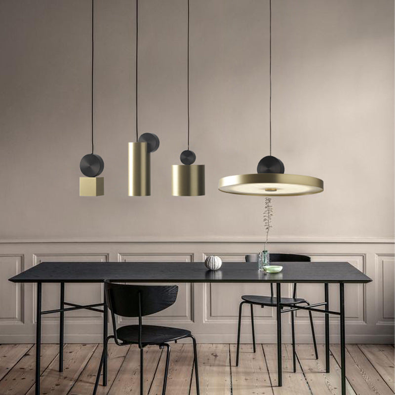 Plafonnier LED géométrique doré pour salle à manger