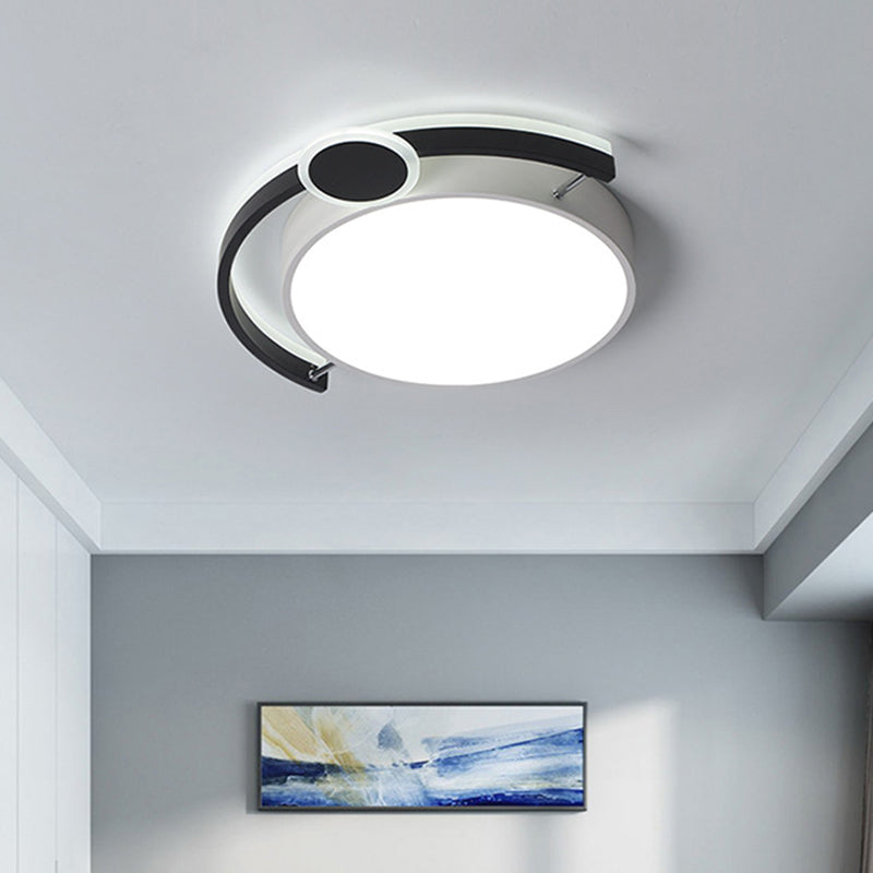 Sleek 16"/19.5" Wide LED Flush Ceiling Light in Metallic Black/Gold for Bedroom, White Light