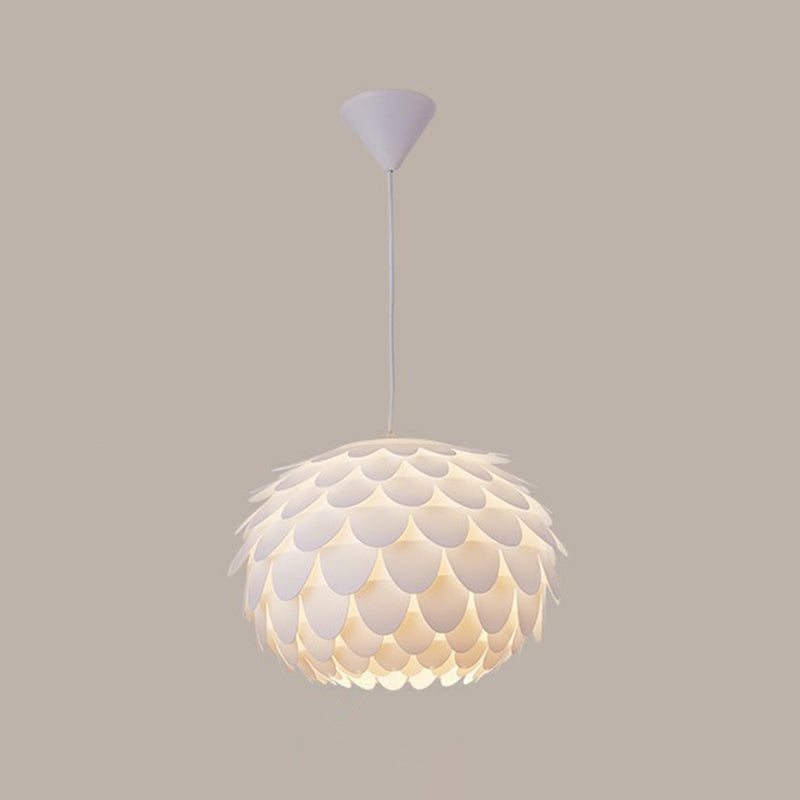 Lampe suspendue en plumes blanches : plafonnier rond pour chambre de fille - Simplicité et style