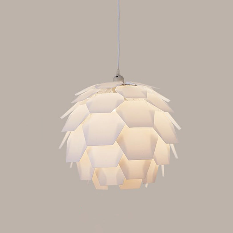Lampe suspendue en plumes blanches : plafonnier rond pour chambre de fille - Simplicité et style