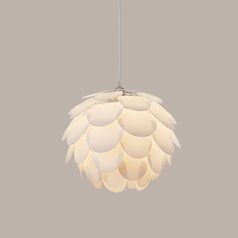 Lampe suspendue en plumes blanches : plafonnier rond pour chambre de fille - Simplicité et style