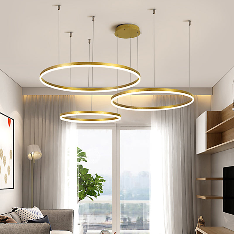 Suspension LED dorée minimaliste avec design à plusieurs niveaux pour l'éclairage du lustre du salon
