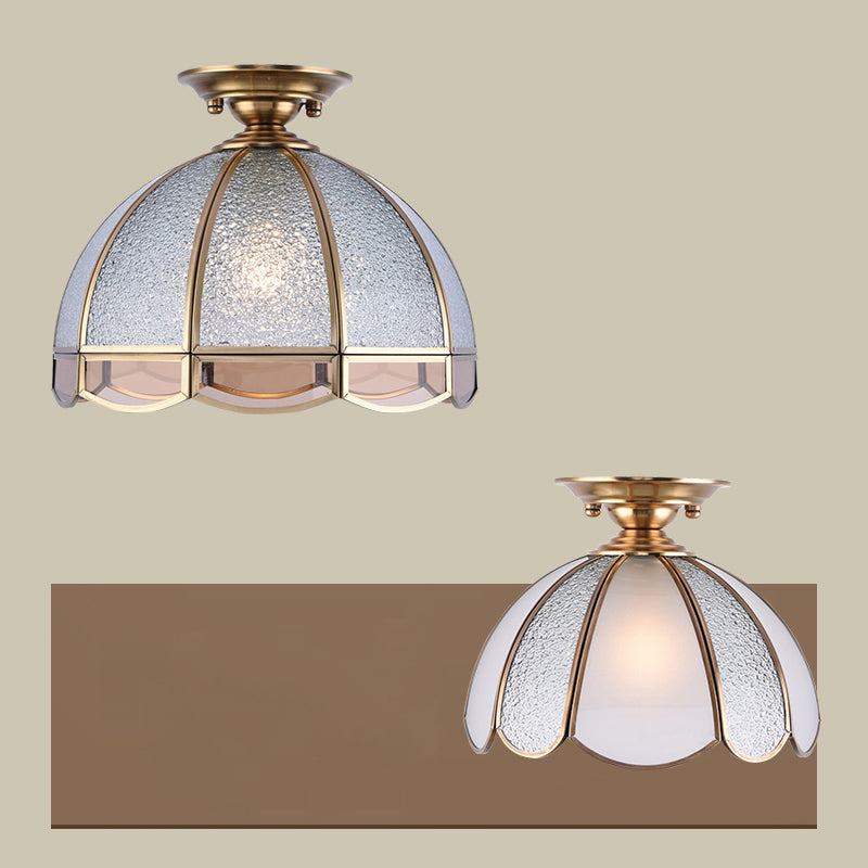 Plafonnier de hall d'entrée traditionnel en verre à effet de goutte avec bord festonné