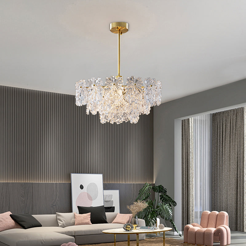 Lustre en verre floral avec finition en laiton postmoderne : luminaire suspendu élégant à plusieurs niveaux pour le salon