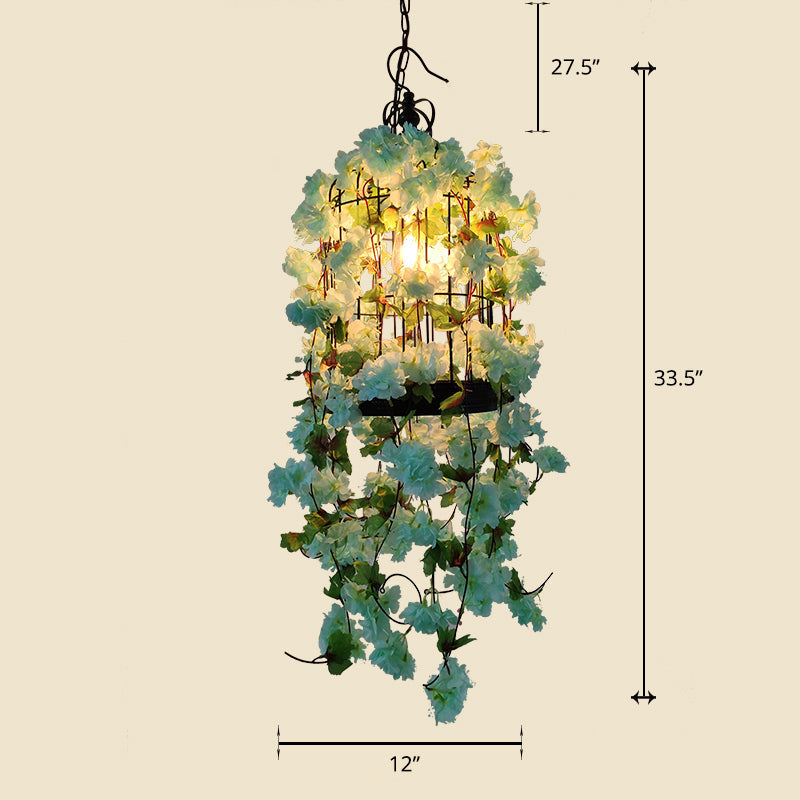 Lustre industriel suspendu avec décoration de plantes artificielles