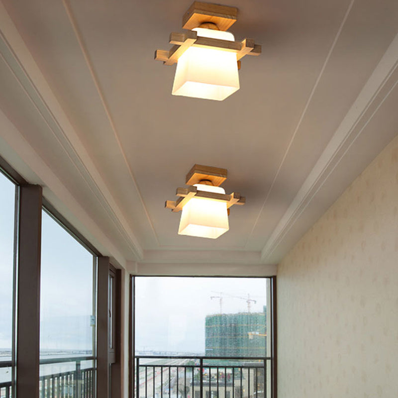Plafonnier semi-encastré en bois avec abat-jour en verre laiteux soufflé à la main pour balcon