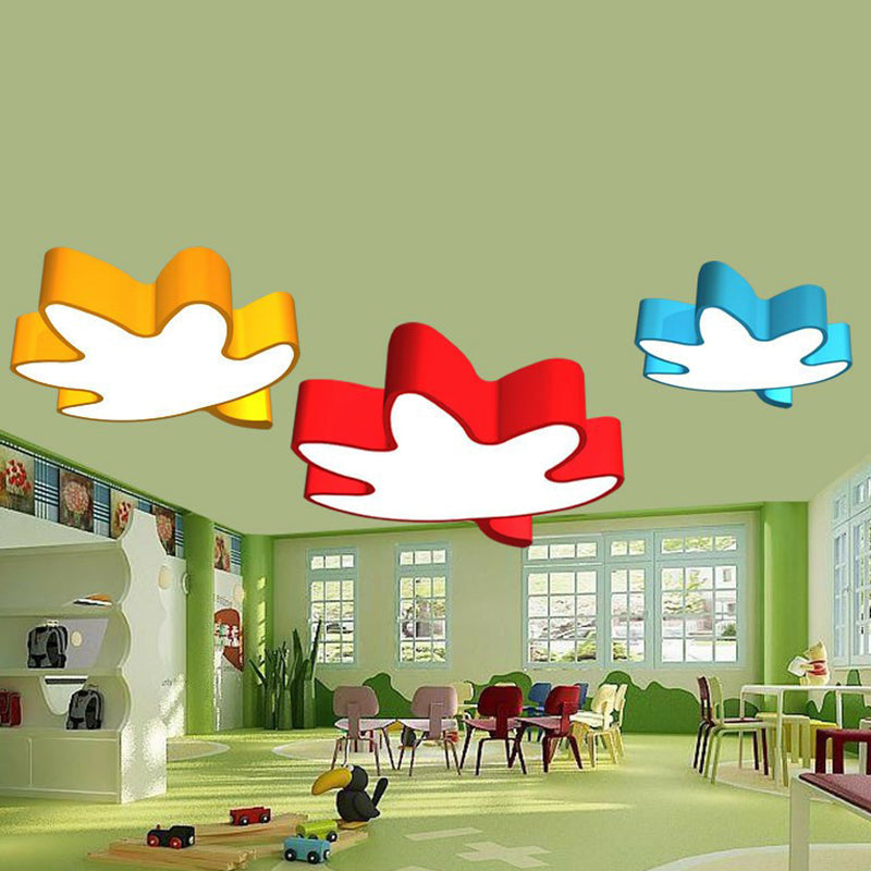 Plafonnier LED en acrylique en forme de feuille d'érable pour plafond de maternelle 