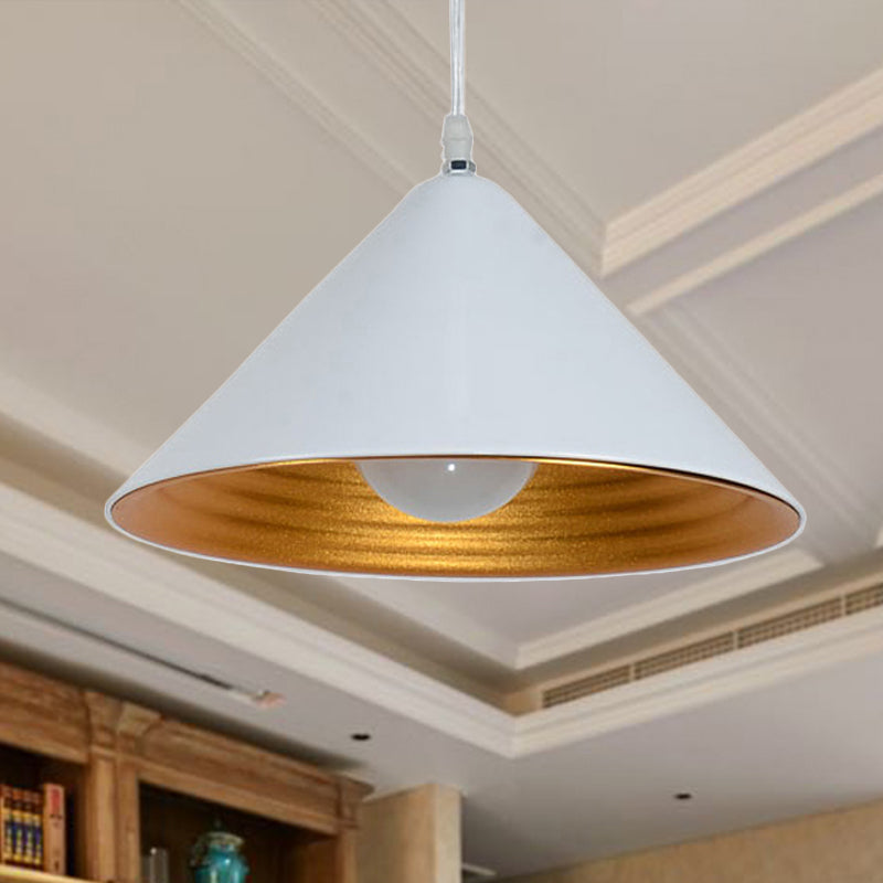 Plafonnier contemporain en métal avec abat-jour conique et ondulations dorées à l'intérieur - Nombreuses options - Suspension élégante pour salles à manger (noir/blanc)