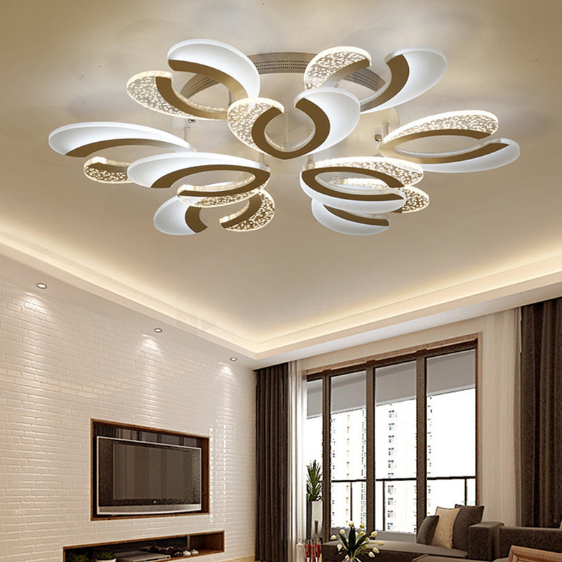 Plafonnier LED minimaliste en acrylique blanc à motif floral pour plafond de salon 