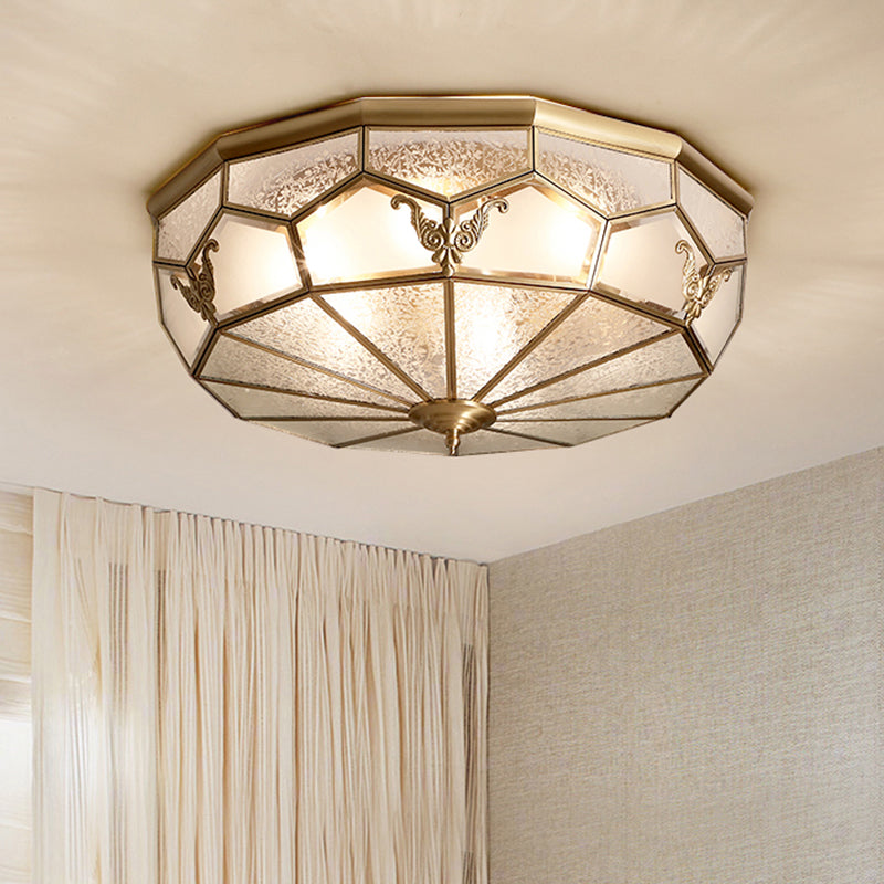 Plafonnier encastré à 4 lumières de style colonial avec finition dorée et forme de bol en verre dépoli