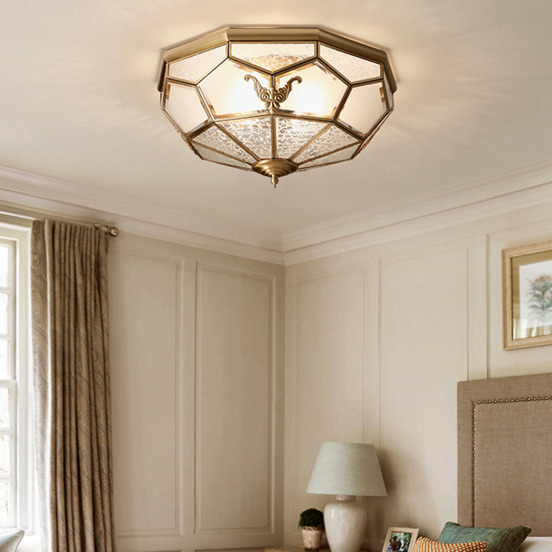 Plafonnier encastré à 4 lumières de style colonial avec finition dorée et forme de bol en verre dépoli