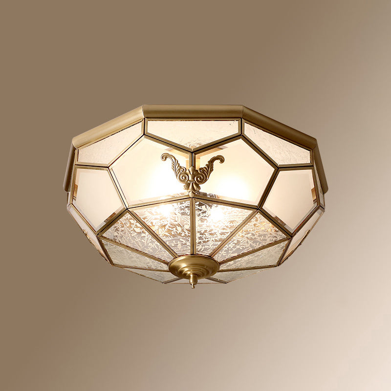Plafonnier encastré à 4 lumières de style colonial avec finition dorée et forme de bol en verre dépoli