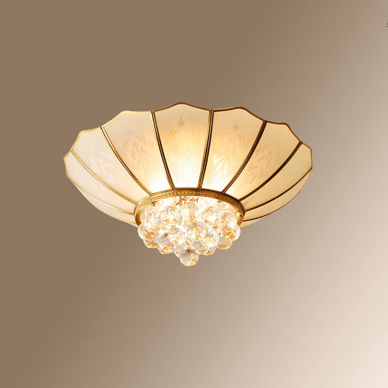 Plafonnier encastré à 4 lumières de style colonial avec finition dorée et forme de bol en verre dépoli