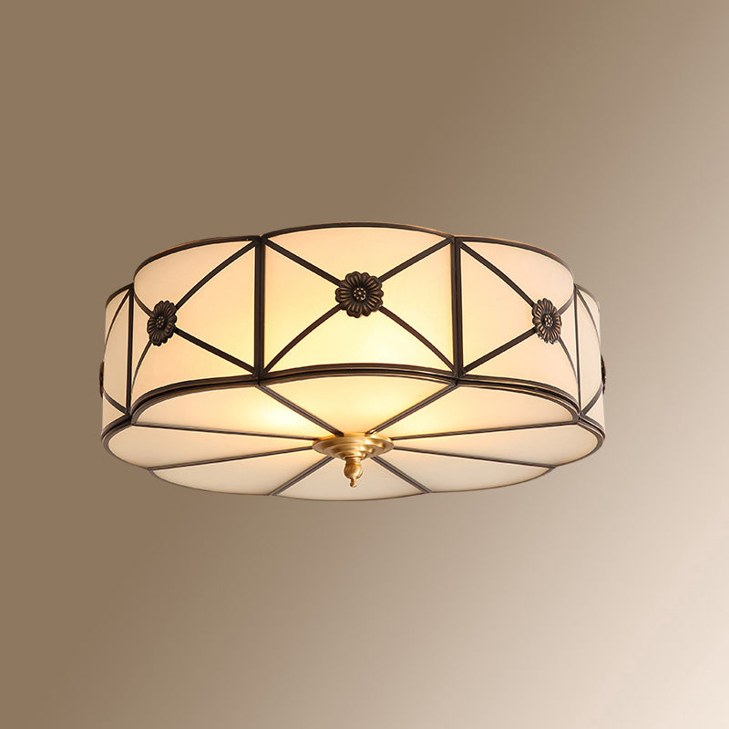 Plafonnier encastré à 4 lumières de style colonial avec finition dorée et forme de bol en verre dépoli