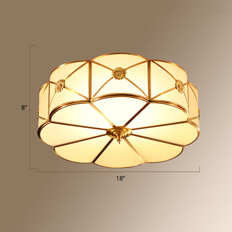Plafonnier encastré à 4 lumières de style colonial avec finition dorée et forme de bol en verre dépoli