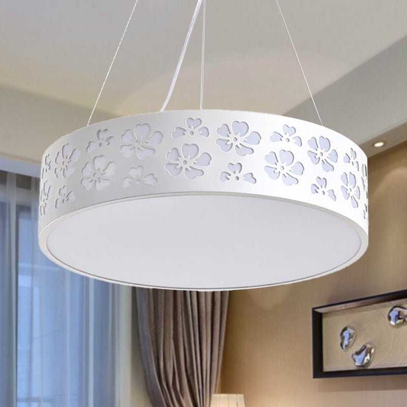 Suspension à tambour à LED en métal nordique - Plafonnier blanc avec fleur gravée, 12"/15"/19" de large (lumière blanche/chaude/naturelle)