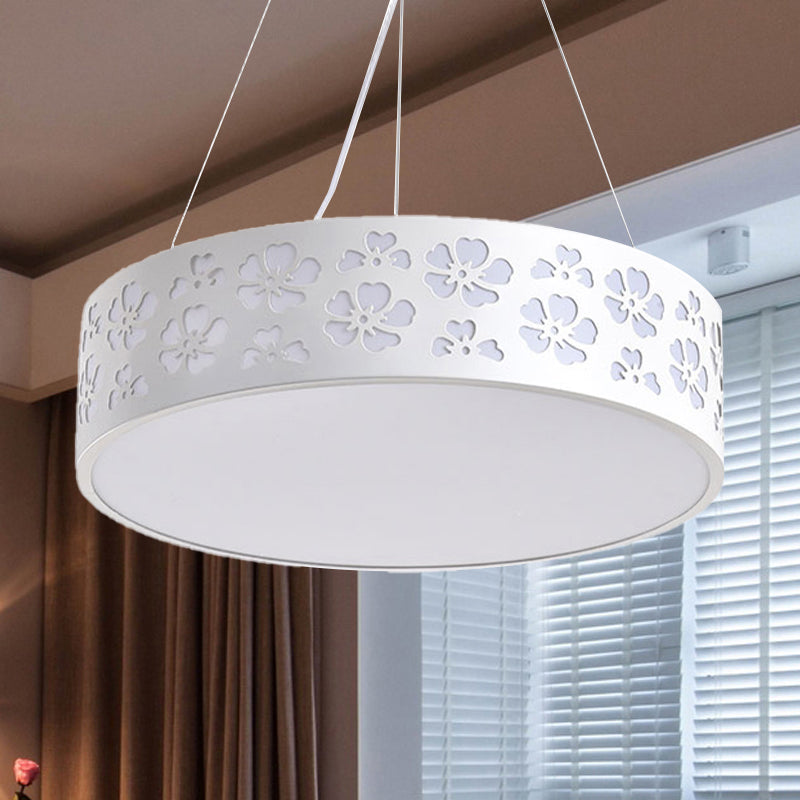 Suspension à tambour à LED en métal nordique - Plafonnier blanc avec fleur gravée, 12"/15"/19" de large (lumière blanche/chaude/naturelle)