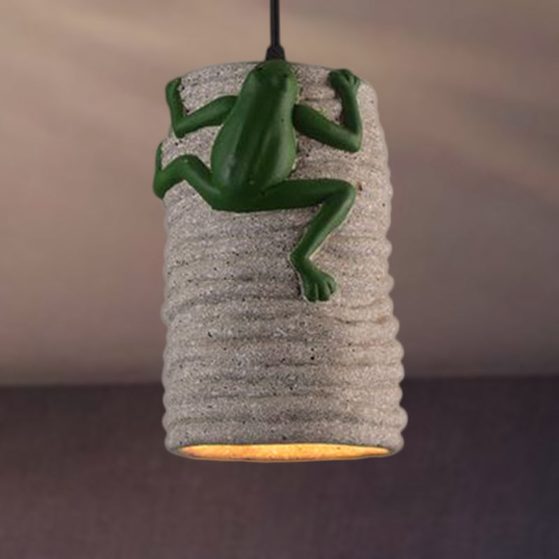 Suspension industrielle Frog Deco en laiton/noir/gris pour bars - Lampe en ciment et résine