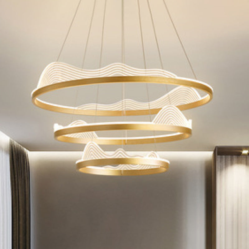Lustre en métal orné de dentelle élégant : éclairage suspendu ultra-moderne pour le salon