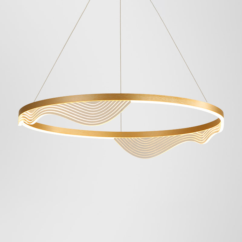 Lustre en métal orné de dentelle élégant : éclairage suspendu ultra-moderne pour le salon