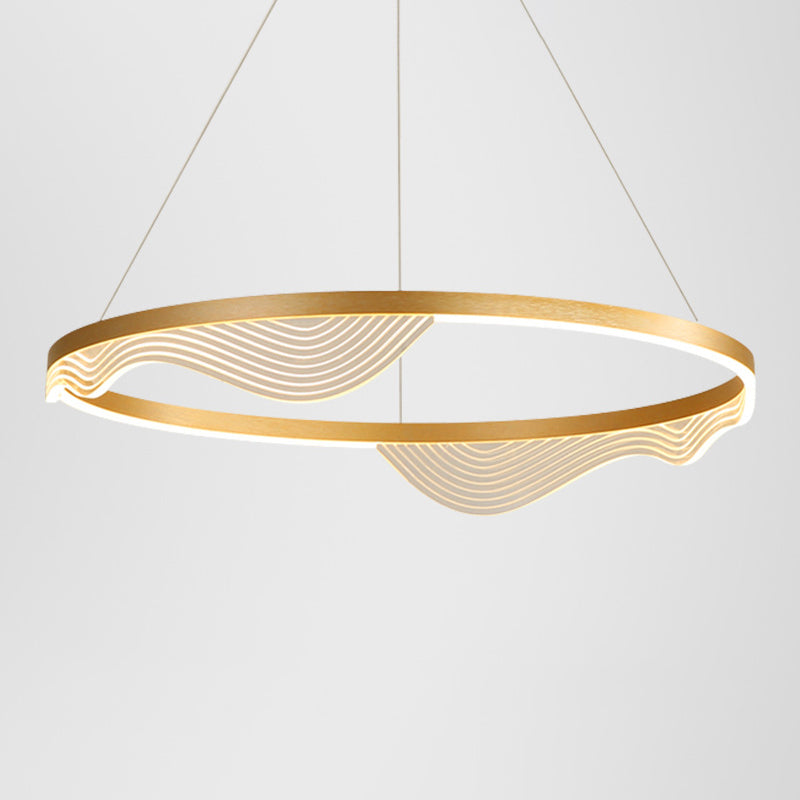 Lustre en métal orné de dentelle élégant : éclairage suspendu ultra-moderne pour le salon