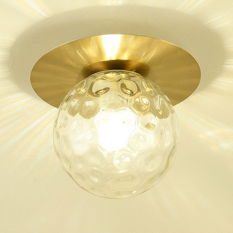 Lustre semi-encastré contemporain en forme de sphère en verre dépoli : plafonnier élégant pour les couloirs