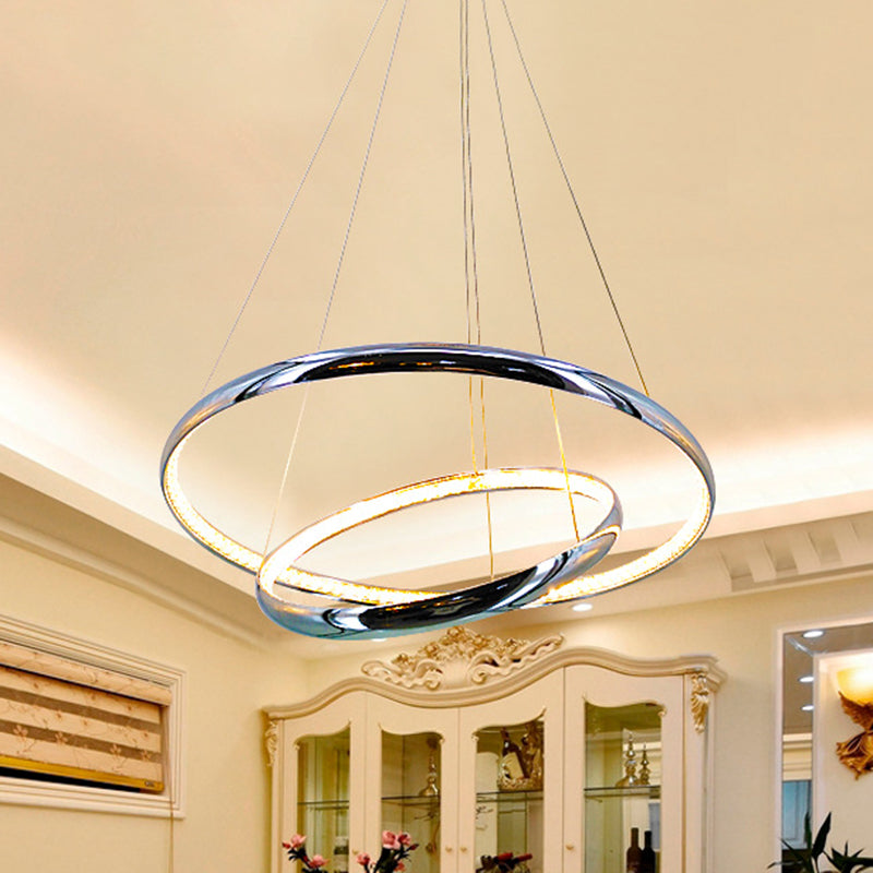 Lustre à anneaux minimaliste en cristal chromé à LED pour un éclairage chaud/blanc dans le salon