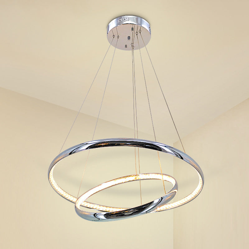 Lustre à anneaux minimaliste en cristal chromé à LED pour un éclairage chaud/blanc dans le salon