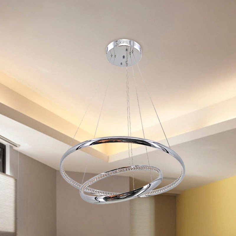 Lustre à anneaux minimaliste en cristal chromé à LED pour un éclairage chaud/blanc dans le salon