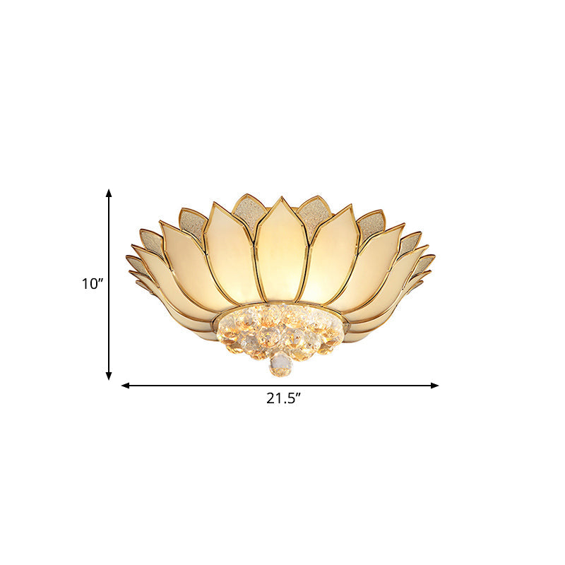 Plafonnier traditionnel doré avec abat-jour en verre crème festonné - 4/6 lumières - 21,5"/23,5" de large - Parfait pour les plafonds de salon
