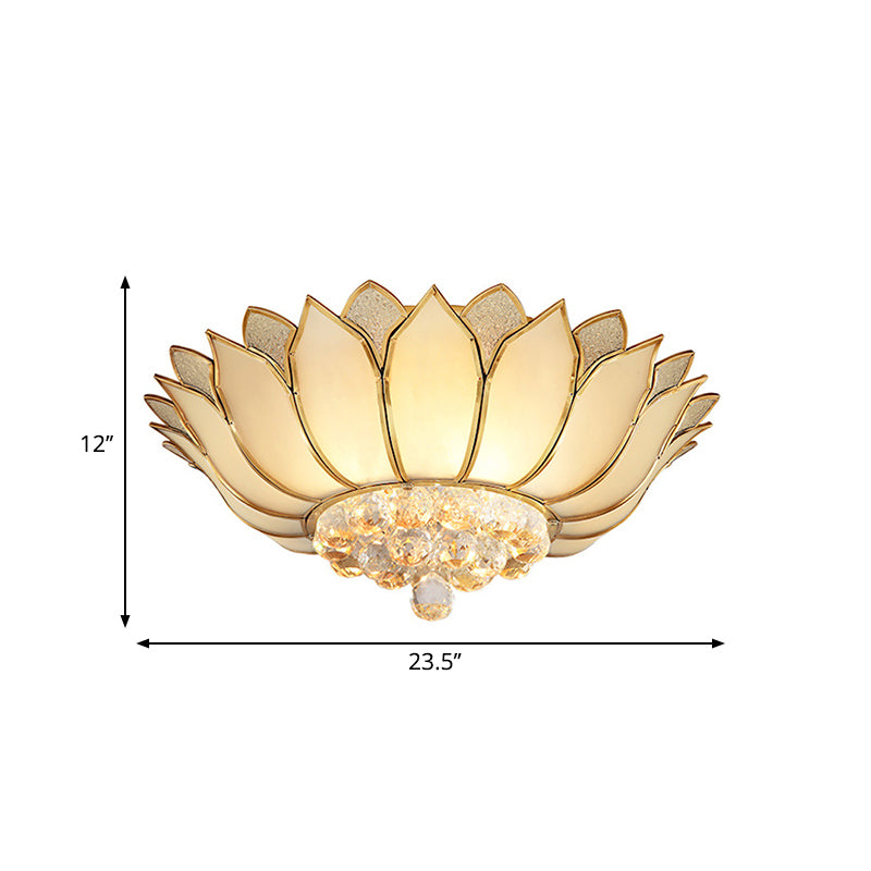 Plafonnier traditionnel doré avec abat-jour en verre crème festonné - 4/6 lumières - 21,5"/23,5" de large - Parfait pour les plafonds de salon