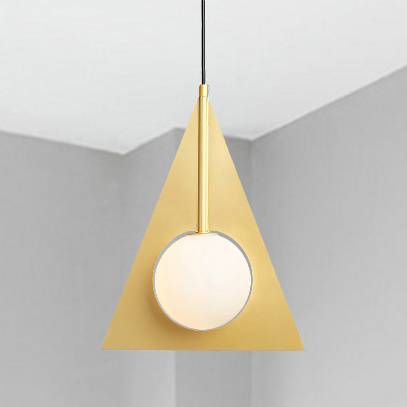 Suspension de plafond triangulaire en métal moderne avec abat-jour en verre blanc globe - Kit de lampe suspendue dorée