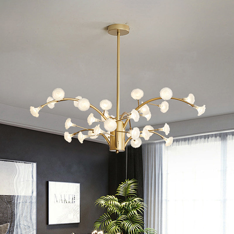 Lustre à fleurs moderne : luminaire suspendu en verre dépoli à 33 ampoules en or