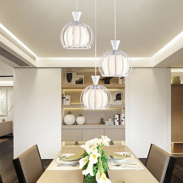 Suspension en forme de dôme en métal rétro avec abat-jour en verre laiteux - Luminaire suspendu d'intérieur à 3 ampoules en noir/blanc
