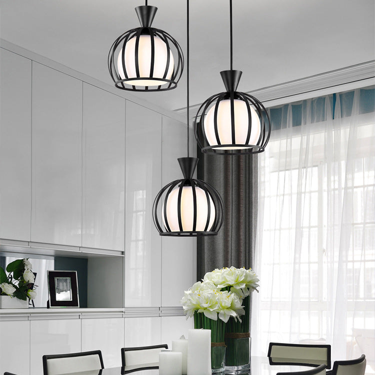 Suspension en forme de dôme en métal rétro avec abat-jour en verre laiteux - Luminaire suspendu d'intérieur à 3 ampoules en noir/blanc