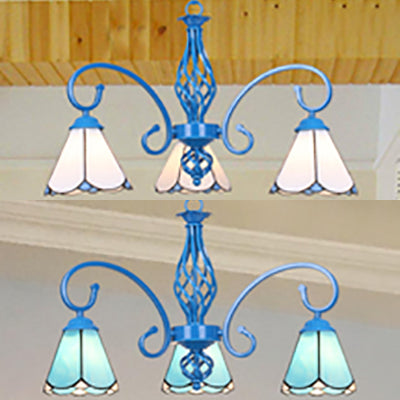 Lustre Tiffany bleu - Bras courbés avec abat-jour coniques en verre teinté - 3 lumières - Parfait pour le hall d'entrée en blanc/bleu
